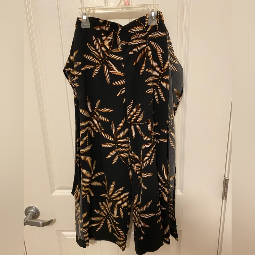 ANDEAWY Pants. Size XS… Black, Gold, and off white.